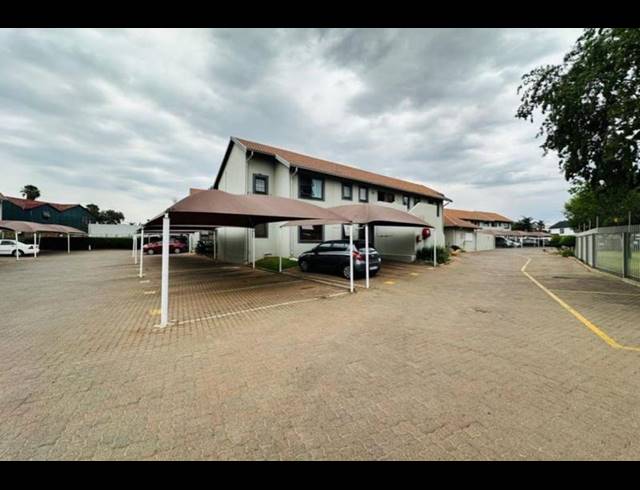 2 BEDROOM TOWNHOUSE FOR SALE IN VERWOERDPARK